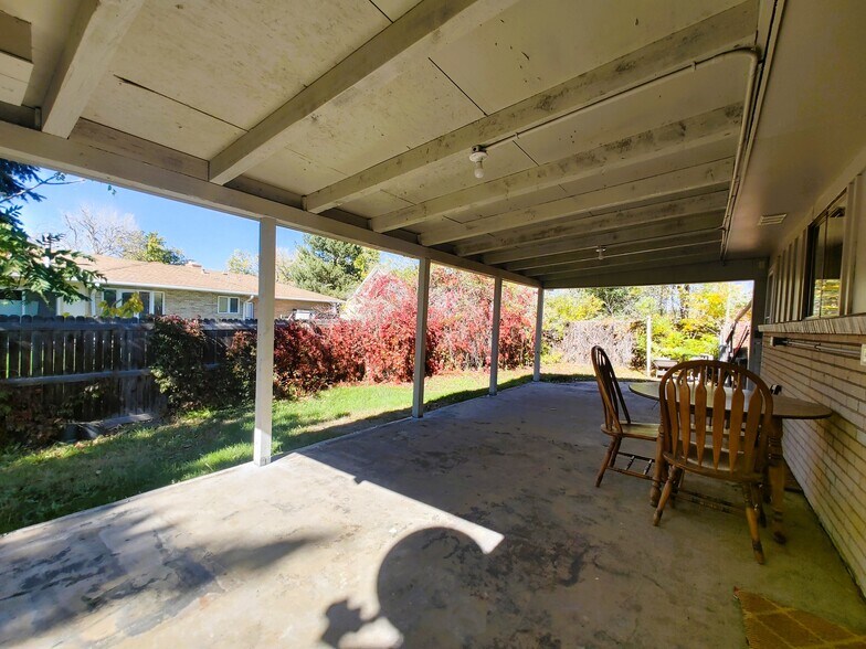 Building Photo - 8869 Circle Dr