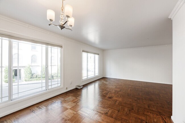 Building Photo - Stunning, Pet Friendly Edwardian 2BR Remod...