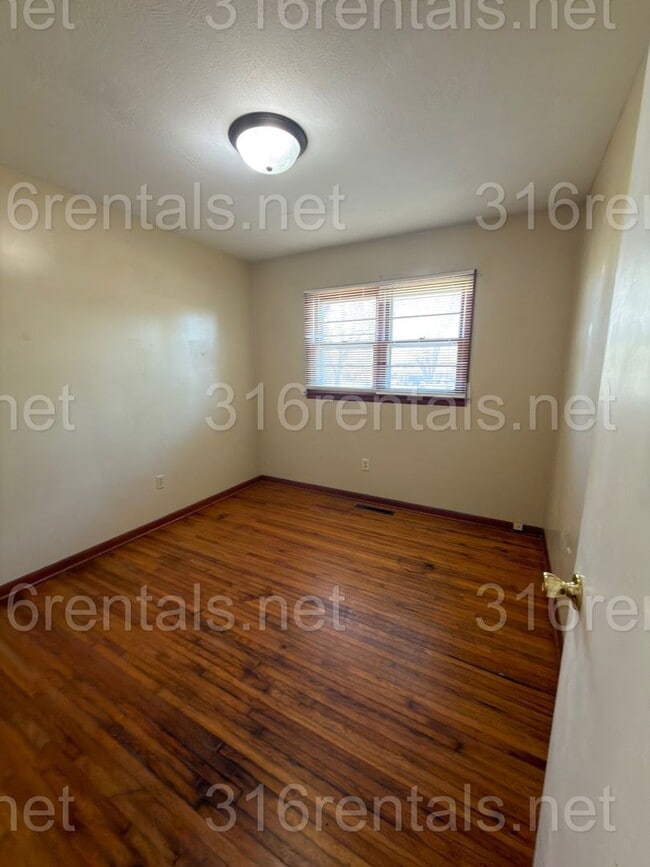 Building Photo - 520 Linda Ln
