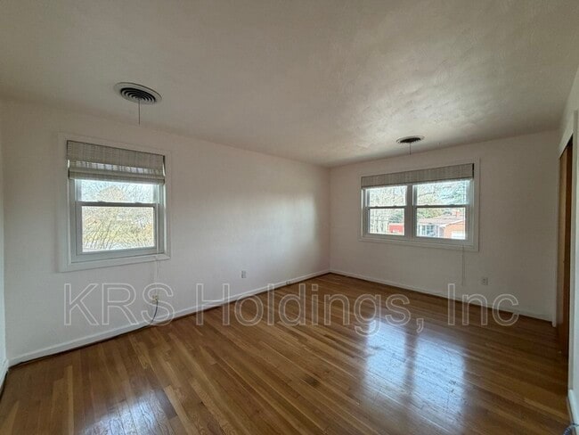 Building Photo - 100 Ward Dr