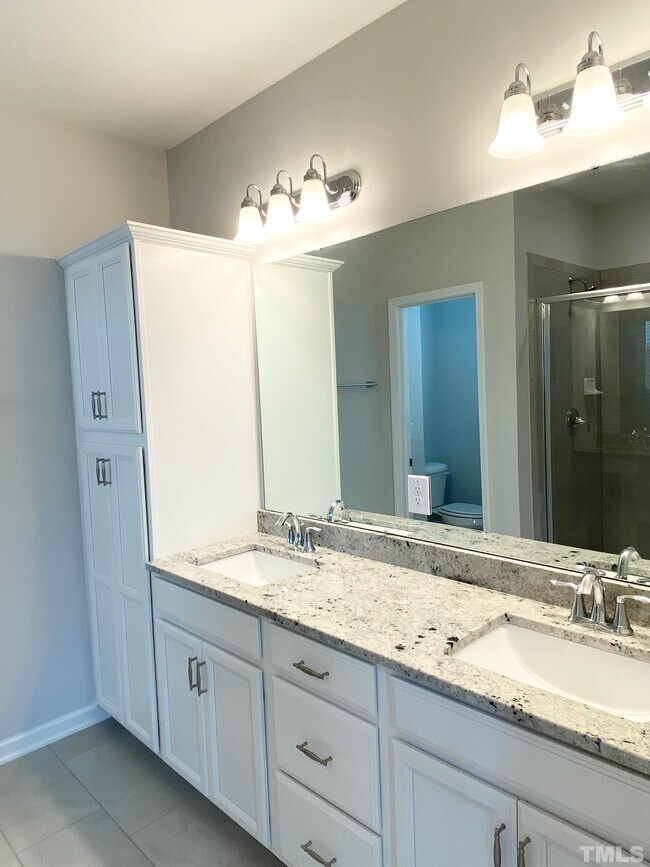 Building Photo - 1046 Commack Dr