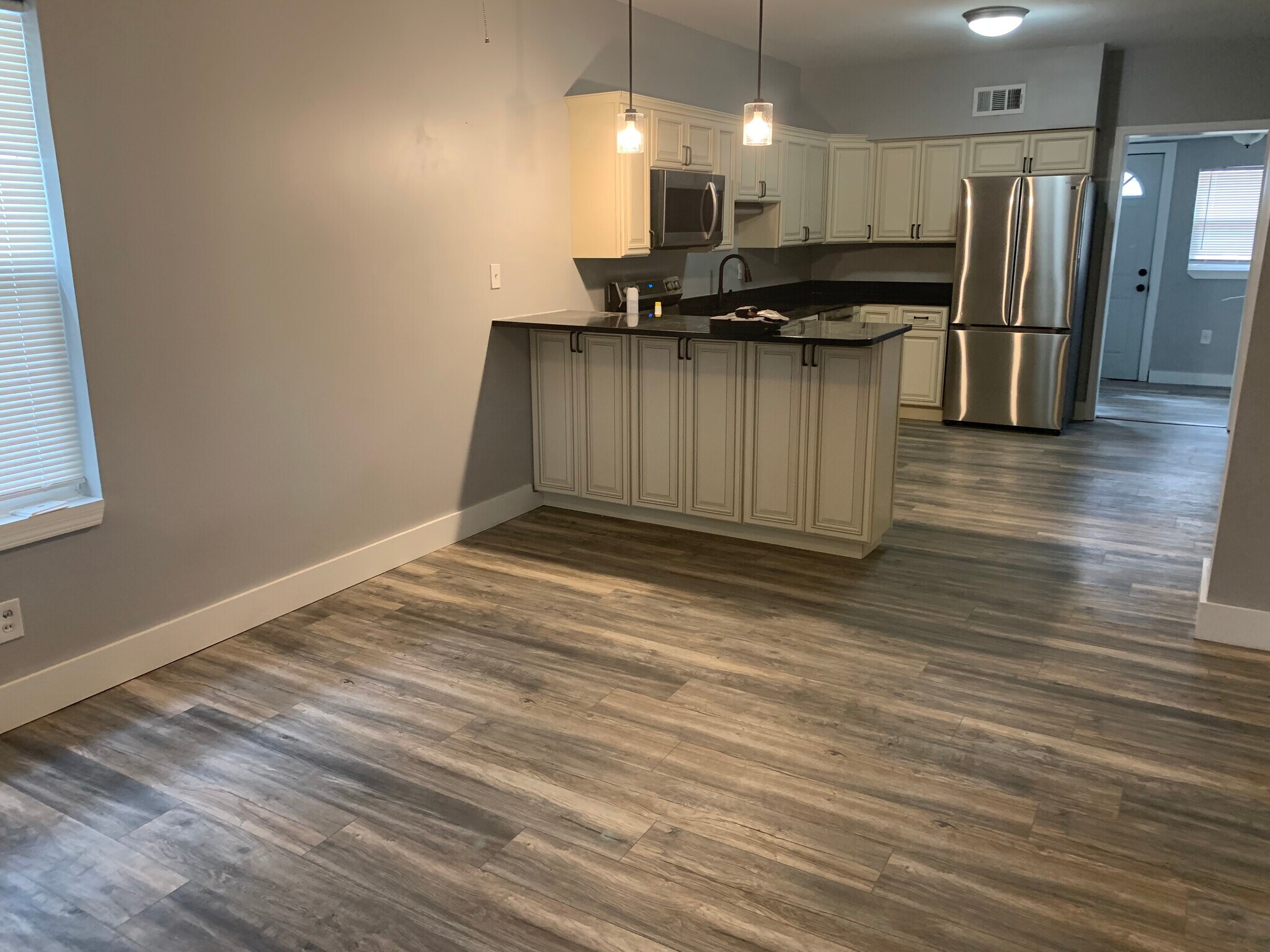 Building Photo - 2129 Crittenden Dr
