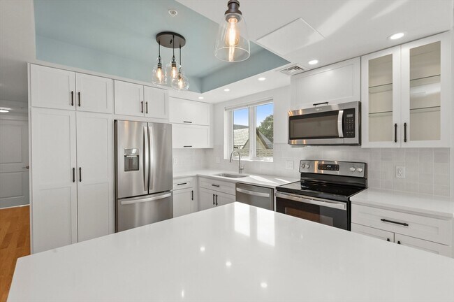 Building Photo - 42 Dennis St