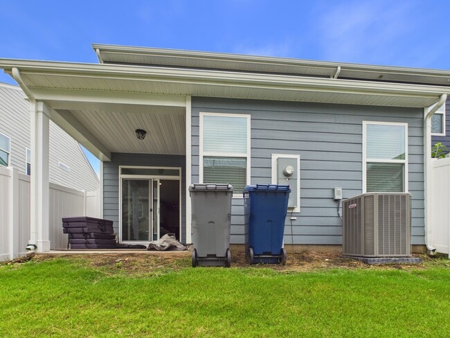Building Photo - 3944 Fadden St