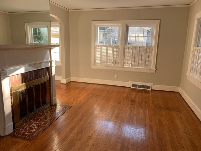 Building Photo - Available Now! 4 Bedroom (with office)-3 Bath- Pets negotiable