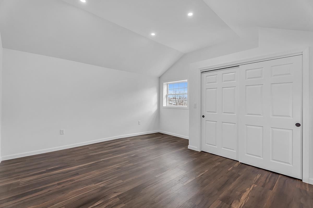 Building Photo - 297 Elm St