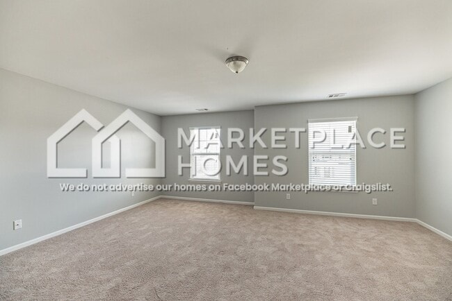 Building Photo - 10 Amber Dr