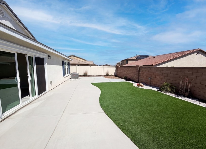 Building Photo - 26666 Dash Dr