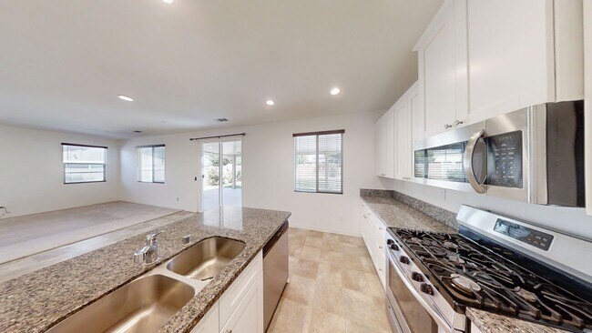 Building Photo - Beautiful 3Bed 2.5Bath