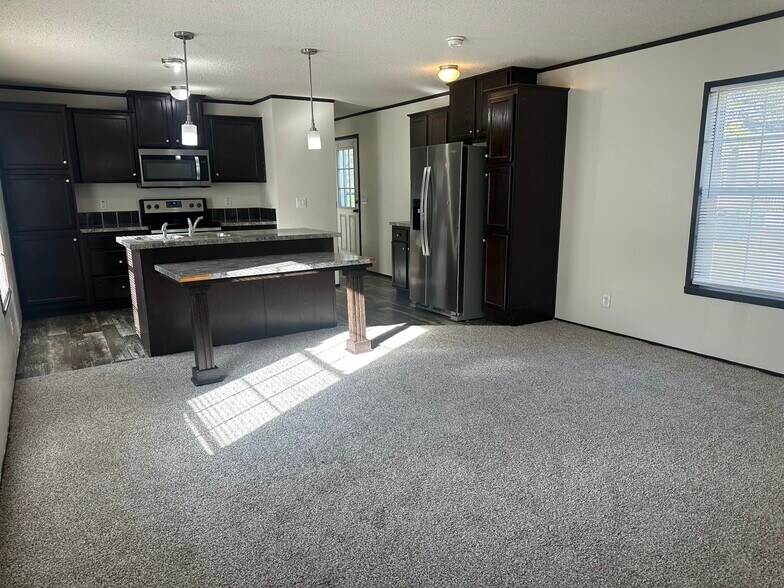 Building Photo - 2299 Wellington Green Dr