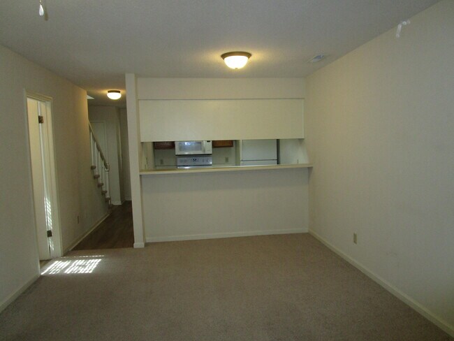 Building Photo - 690 Archdale Dr