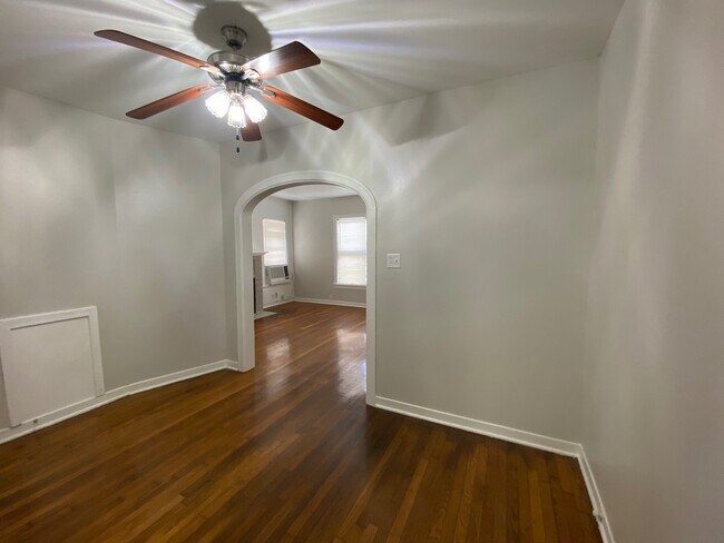 Building Photo - 419 W Polk St