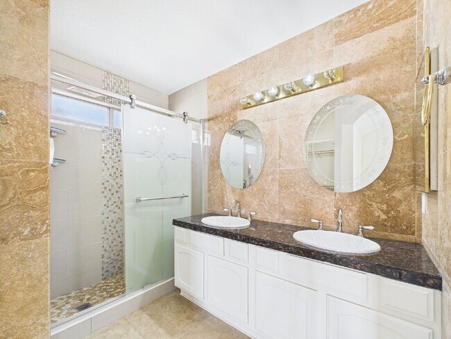 Building Photo - Trade Winds at Gilbert