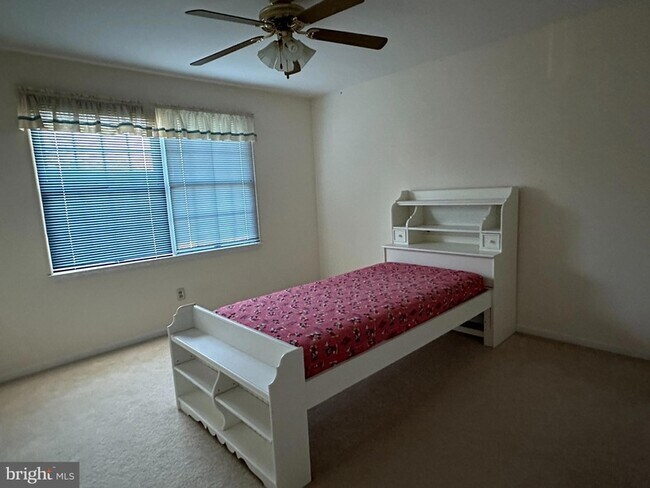 Building Photo - 703 Lora Ln