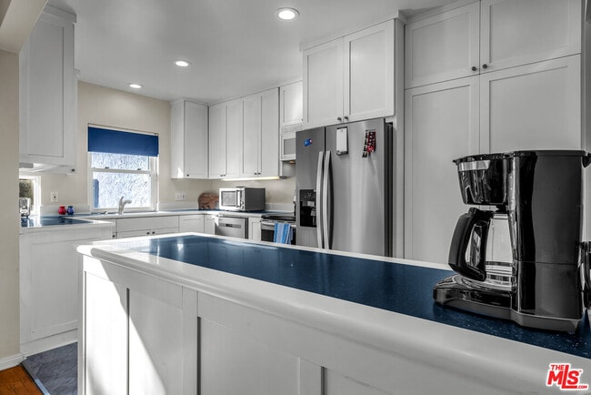 Building Photo - 8207 Stewart Ave