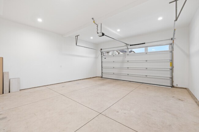 Building Photo - 111 Golf View Dr