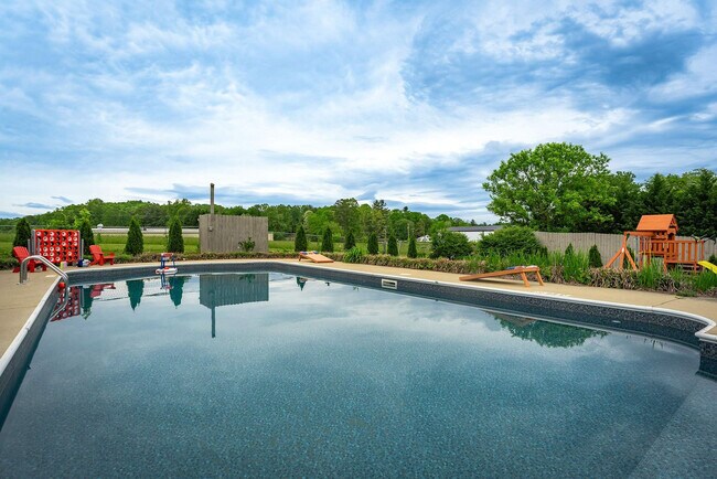 Building Photo - 2224 Brevard Rd