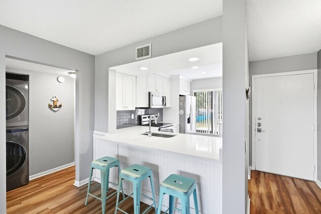 Building Photo - 6105 Palma Del Mar Blvd S