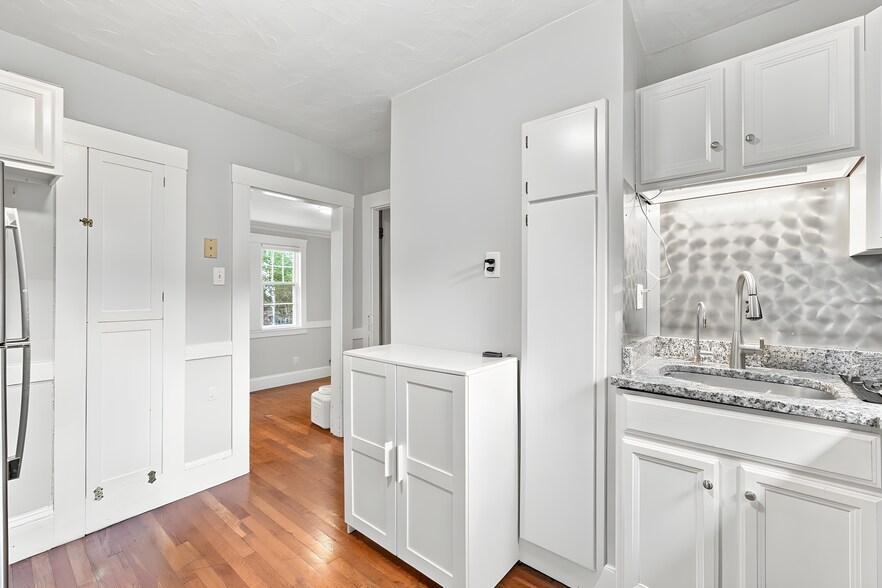 Building Photo - 99 Thorndike St