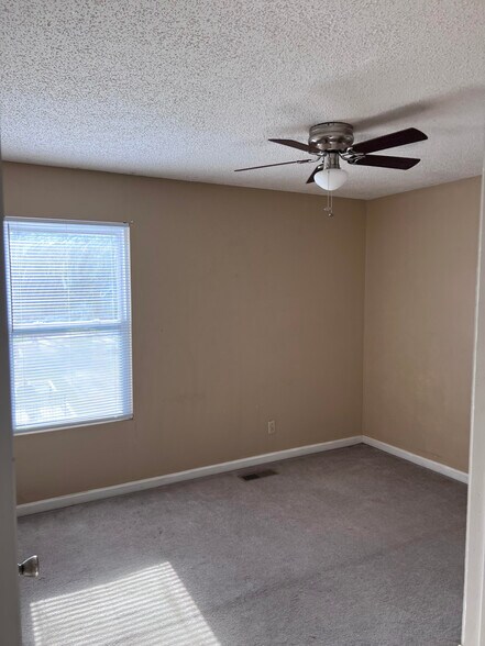 Building Photo - 103 Murdock Ln