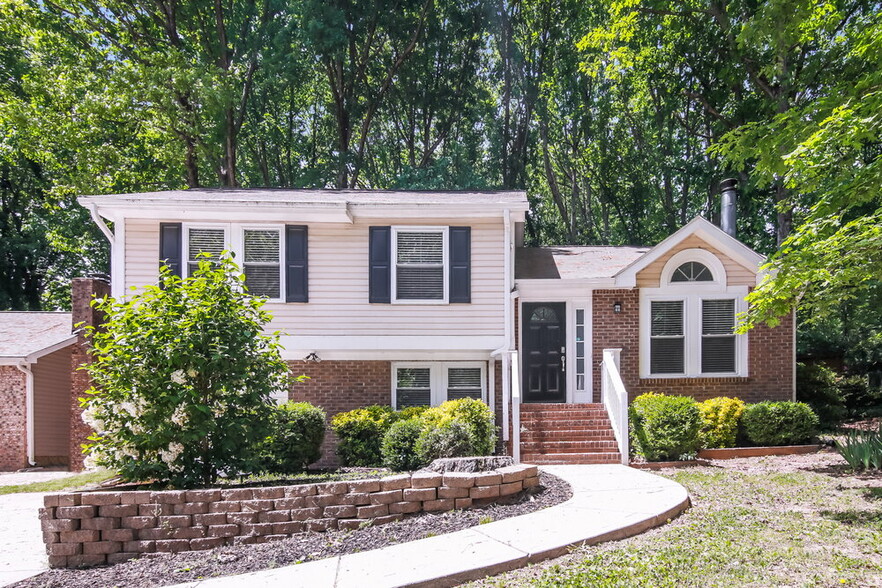 Primary Photo - 415 Belmellen Ct