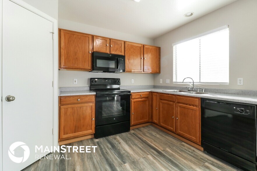 Building Photo - 11825 W Altadena Ave