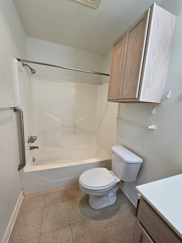 Building Photo - 634 Canada St