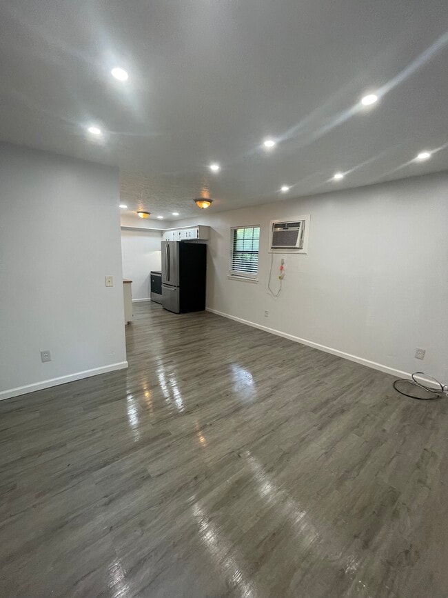 Building Photo - 115 Myatt Dr