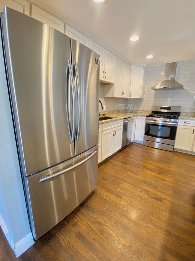 Building Photo - Spacious & Updated Home in Lakewood!-Open Floor plan, Outdoor Living Space, Garden Beds, & More!!!