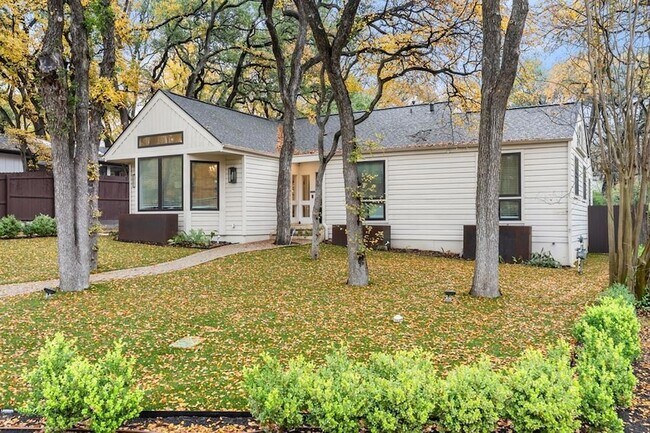 Building Photo - 1703 Meadowbrook Dr