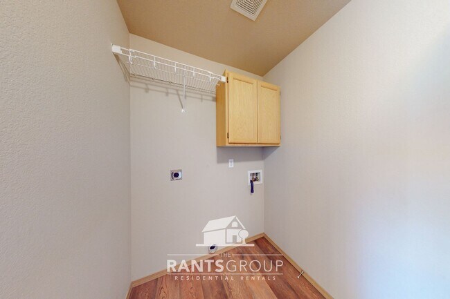 Building Photo - 7043-7045 Lazy Ct SW