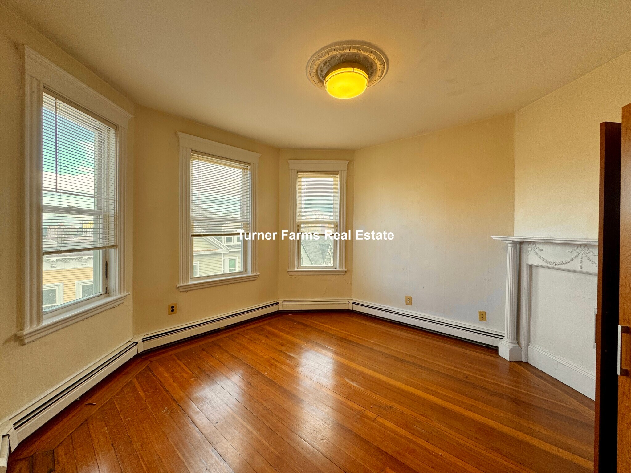 Building Photo - 144 Hillside St