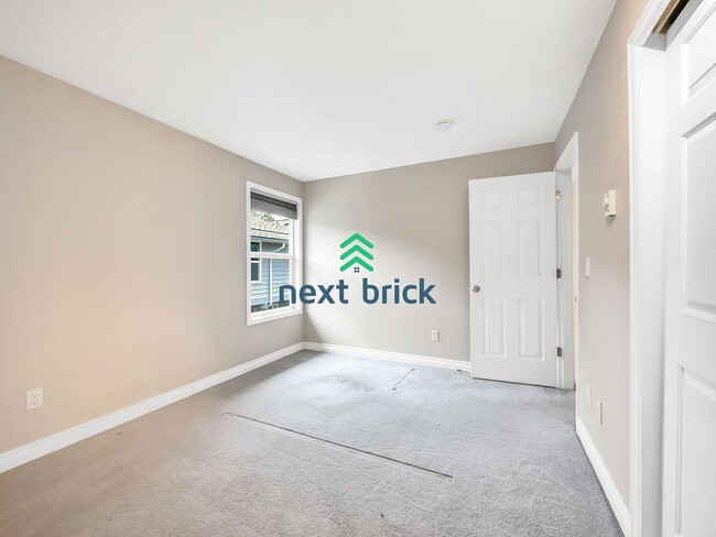 Building Photo - 2 Bed  2.5 Bath Townhome for Rent!