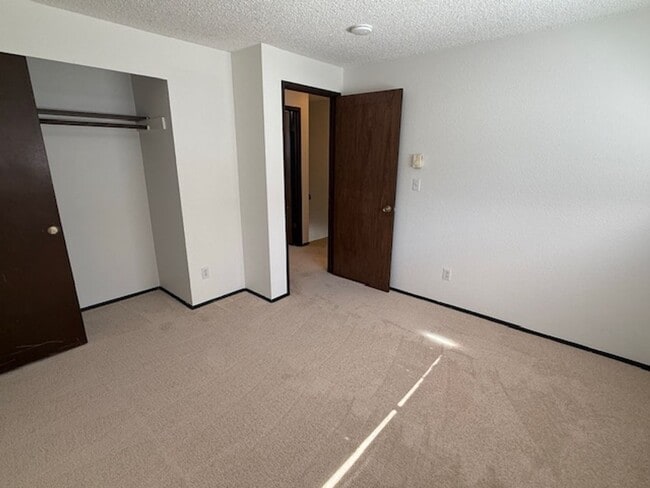 Building Photo - Alfi 3510 4-plex - Everett