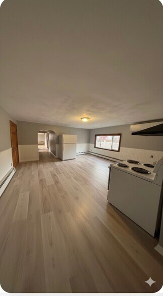 Primary Photo - 194 Water St