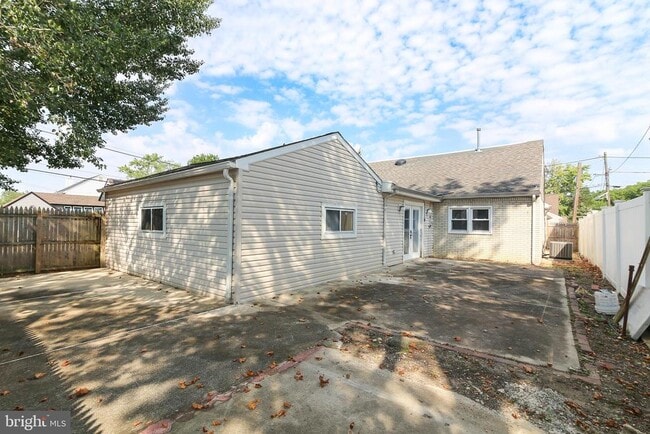 Building Photo - 516 Brooke Ave