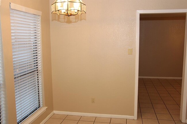 Building Photo - 13355 Water Oak Ln