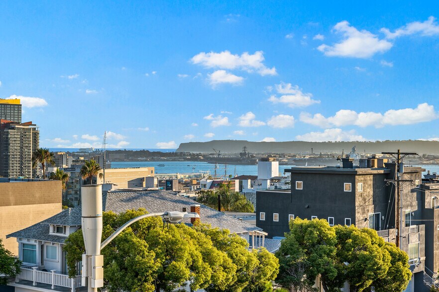 Building Photo - 2121 1st Ave