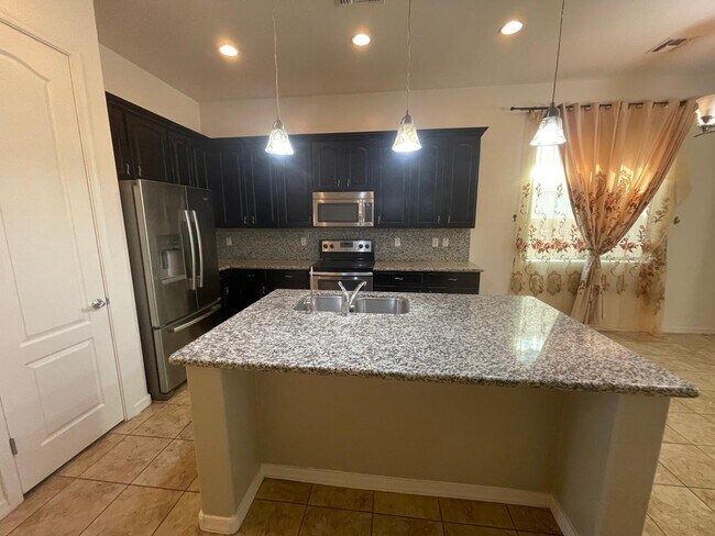 Building Photo - 1449 E Lovebird Ln