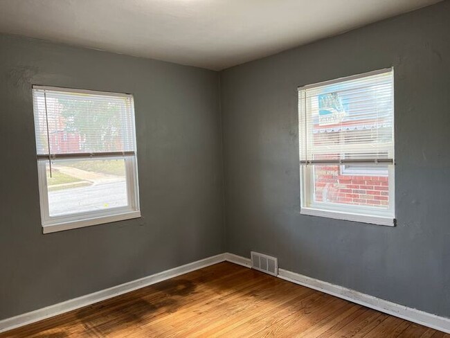 Building Photo - "HURRY HOME TO THIS BEAUTIFUL RED DOOR, BR...