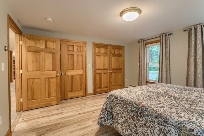 Building Photo - 291 Old Dunstable Rd