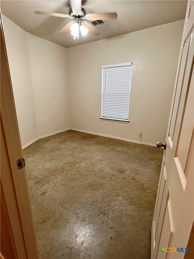 Building Photo - 213 Anne Louise Dr