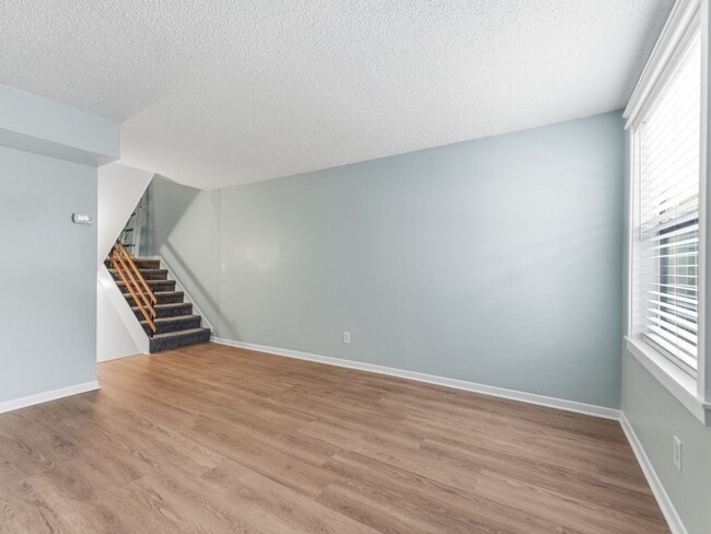 Building Photo - Absolutely stunning executive 2/1.5 townhome in South Tampa