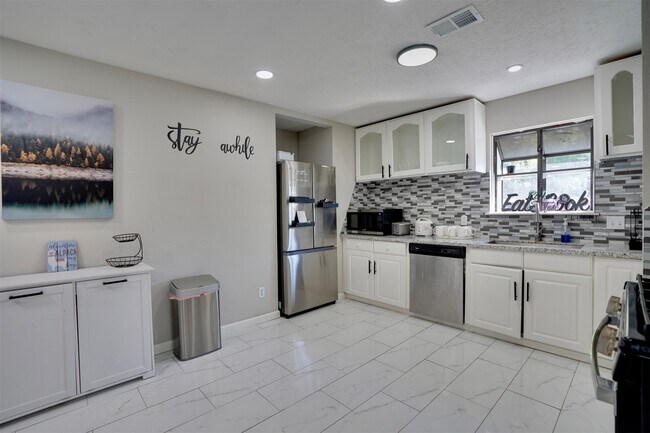 Building Photo - 4010 Oak Terrace Ct