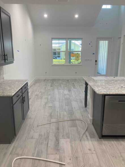 Building Photo - 207 Hang Loose Wy