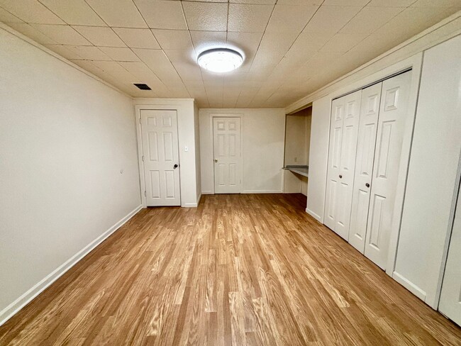 Building Photo - Move in special 2nd months rent $350 off