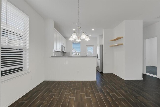 Building Photo - 661 Pickrell Lp