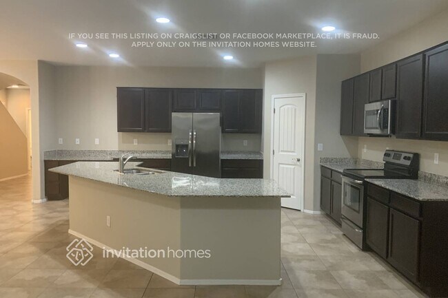 Building Photo - 1290 E Palomino Way