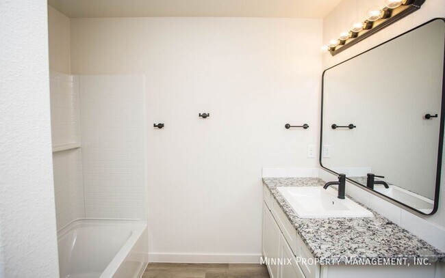 Building Photo - 2140 Langford Ave