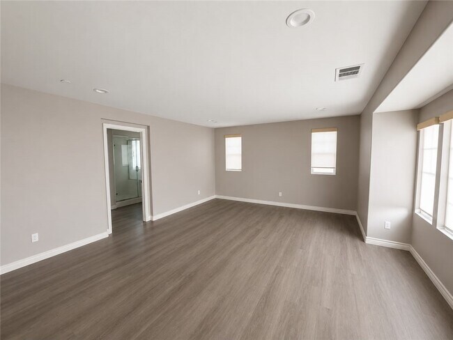 Building Photo - 2308 Navigation Cir